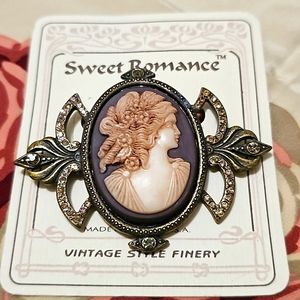 Sweet Romance Cameo Brooch